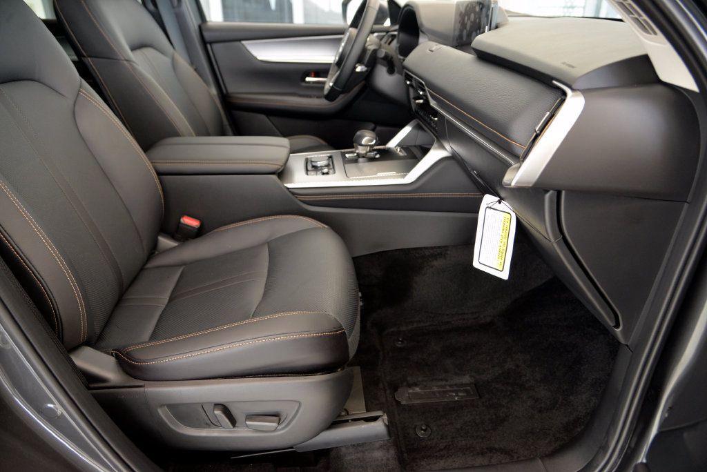 Certified 2026 MAZDA CX-90 Plug-In Hybrid w/ Preferred AWD/4WD image 31