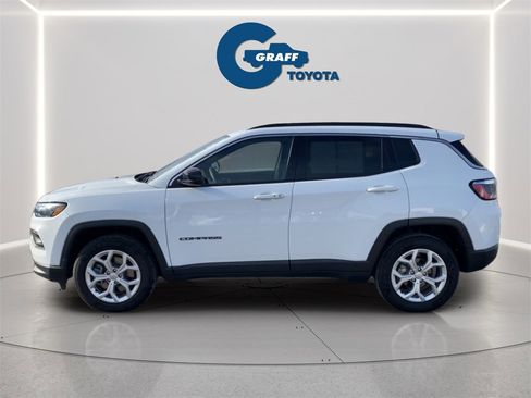 Used 2024 Jeep Compass Latitude image 2