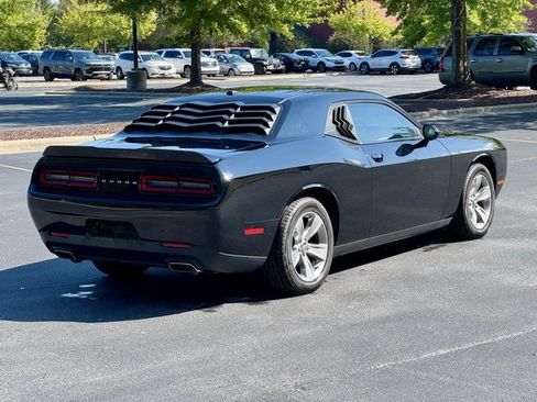 Used 2018 Dodge Challenger SXT image 7
