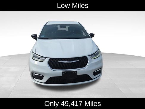 Used 2025 Chrysler Pacifica Select FWD image 2