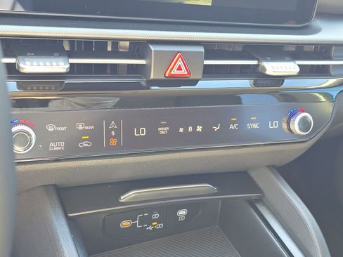 New 2026 Kia Sportage LX FWD image 24