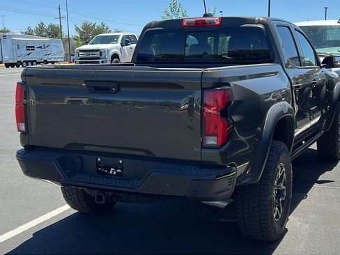 Used 2025 Chevrolet Colorado ZR2 w/ Technology Package AWD/4WD image 3