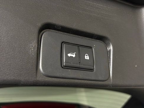 Used 2024 Nissan Rogue SV image 34