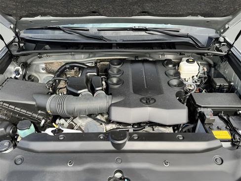 Used 2022 Toyota 4Runner SR5 Premium w/ Moonroof Package image 9