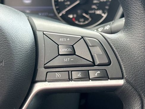 Used 2025 Nissan Altima 2.5 SV image 32