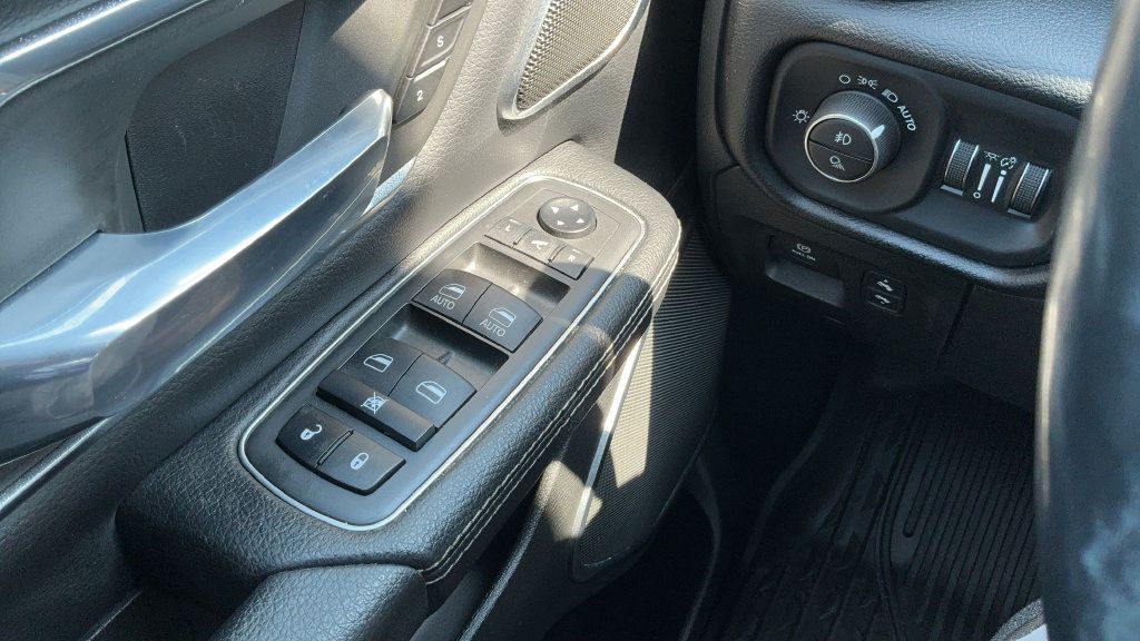 Used 2019 RAM 1500 Laramie AWD/4WD image 14