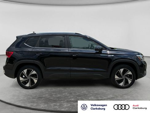 Used 2024 Volkswagen Taos SE AWD/4WD image 4