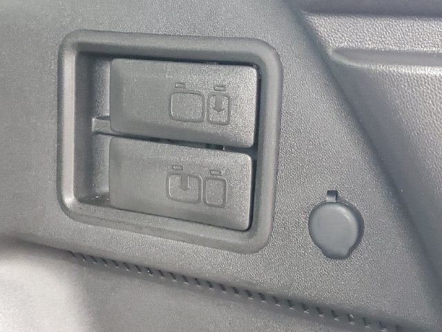 Used 2024 GMC Terrain SLE w/ Driver Convenience Package AWD/4WD image 9