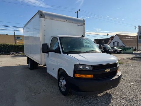 Used 2023 Chevrolet Express 4500 Extended w/ Power Convenience Package image 3