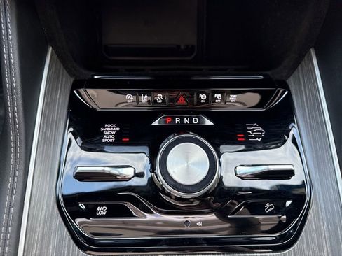 Used 2024 Jeep Wagoneer L Series III w/ Premium Group I image 21