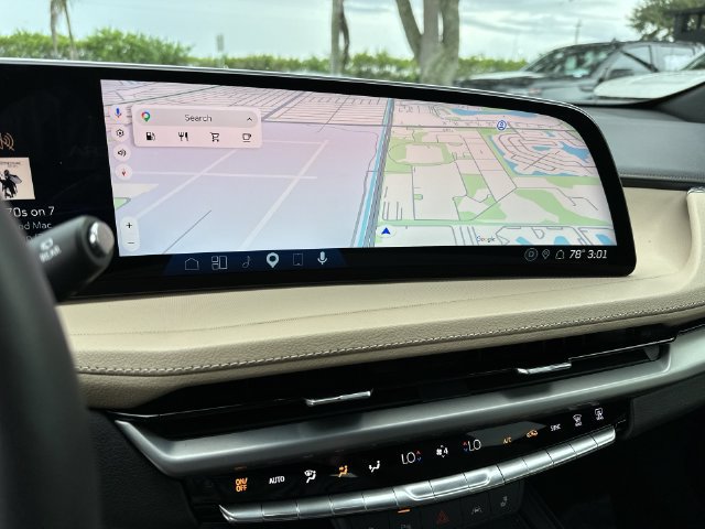 Used 2024 Cadillac XT4 Luxury w/ Cold Weather Package FWD image 26