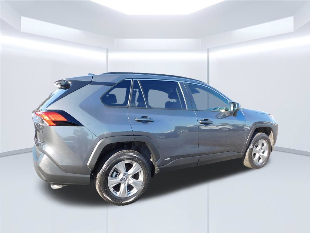 Used 2025 Toyota RAV4 LE AWD/4WD image 3