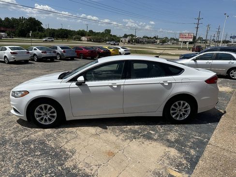 Used 2018 Ford Fusion S FWD image 4