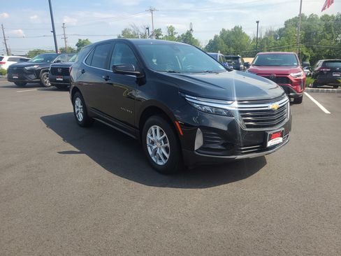 Used 2024 Chevrolet Equinox LT AWD/4WD image 3