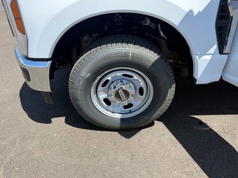 New 2026 Ford F250 XL w/ XL Chrome Package RWD image 17