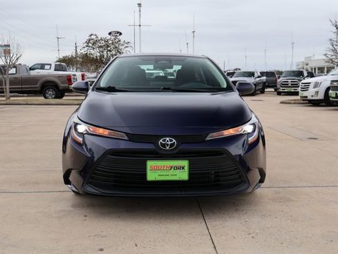 Used 2025 Toyota Corolla LE image 2