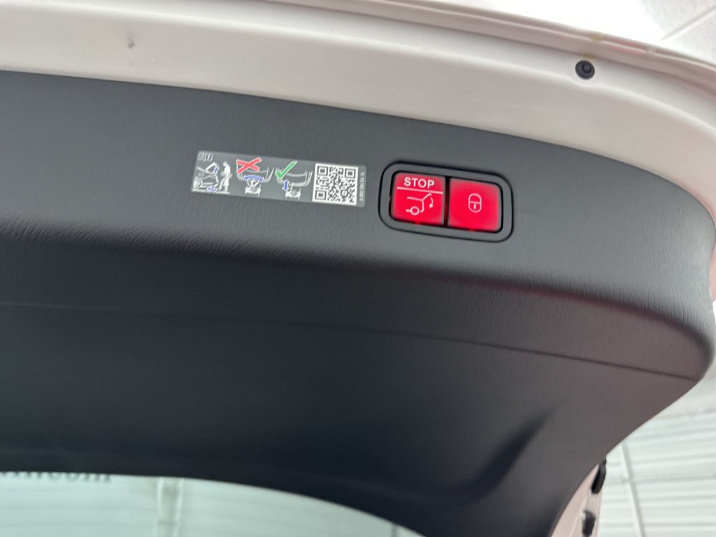 Used 2026 Mercedes-Benz GLC 300 image 25