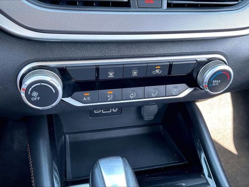 Used 2024 Nissan Altima 2.5 SR FWD image 30