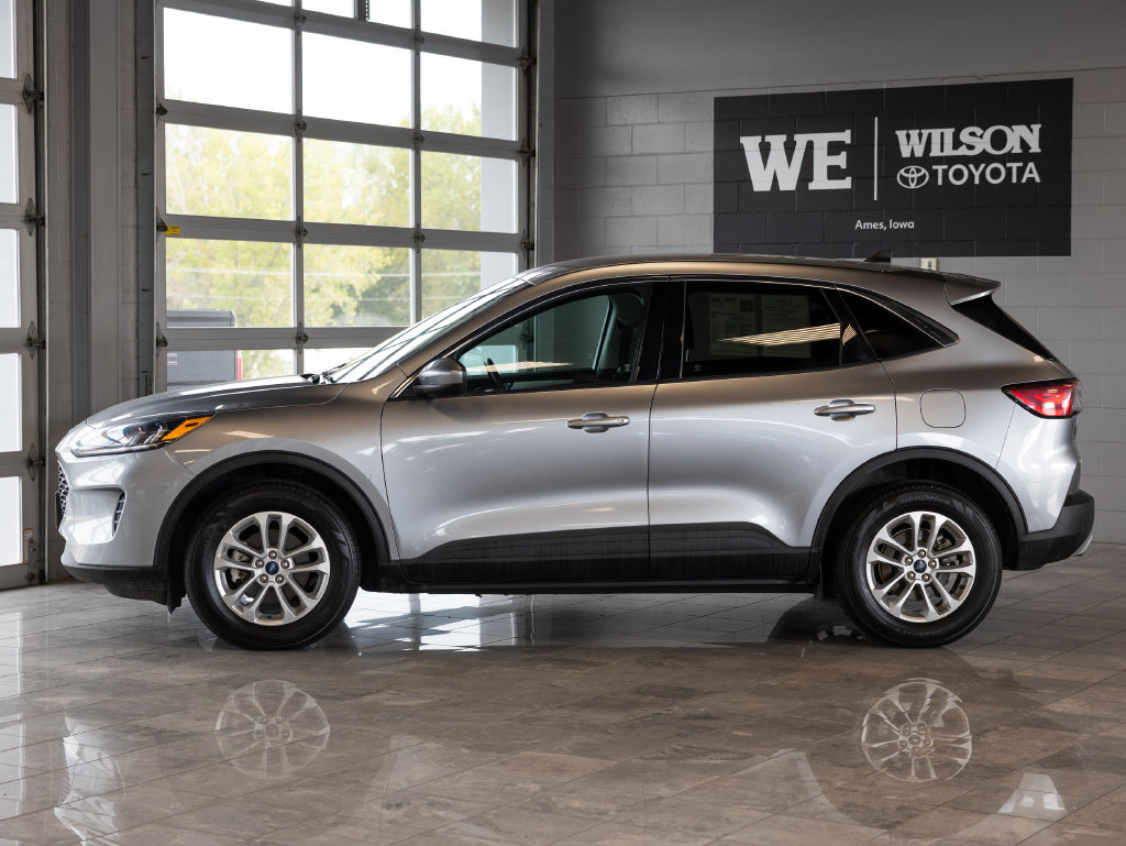 Used 2021 Ford Escape SE w/ Cold Weather Package AWD/4WD image 1
