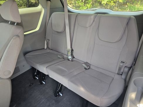 Used 2018 Kia Sedona L FWD image 10