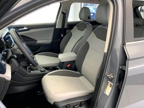 Certified 2023 Volkswagen Taos SE w/ Panoramic Sunroof Package image 25