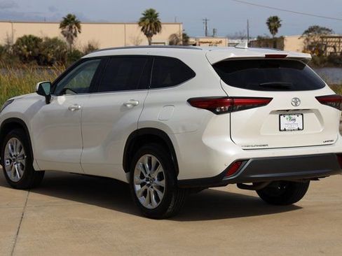 Certified 2021 Toyota Highlander Limited image 6