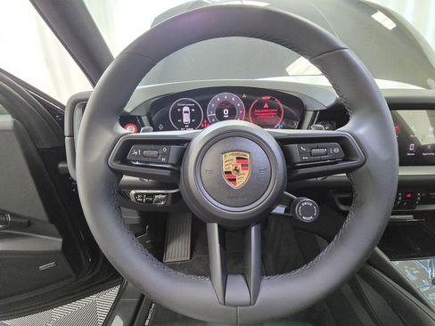 Certified 2025 Porsche Cayenne image 16