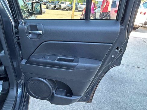 Used 2015 Jeep Patriot Latitude AWD/4WD image 15