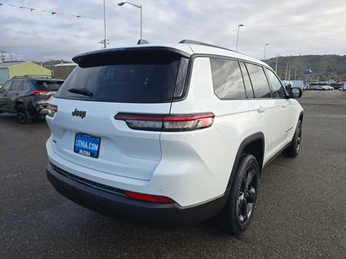 New 2025 Jeep Grand Cherokee L Altitude image 5
