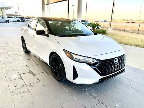 Used 2025 Nissan Sentra SR w/ Midnight Edition image 3