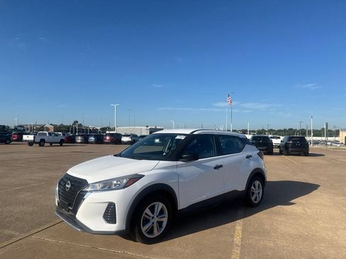 Certified 2023 Nissan Kicks S FWD image 8