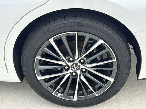 Used 2025 Lexus ES 350 w/ Premium Package image 31