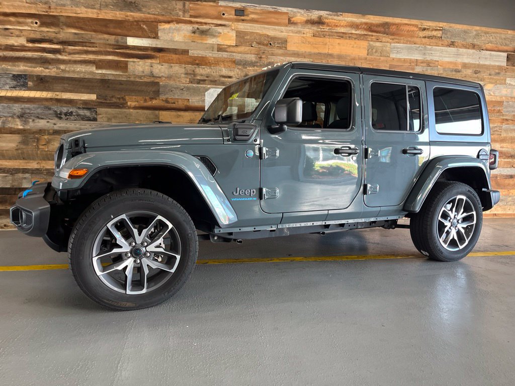 Used 2024 Jeep Wrangler Unlimited w/ Convenience Group AWD/4WD image 8