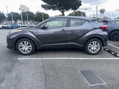Certified 2021 Toyota C-HR LE image 1