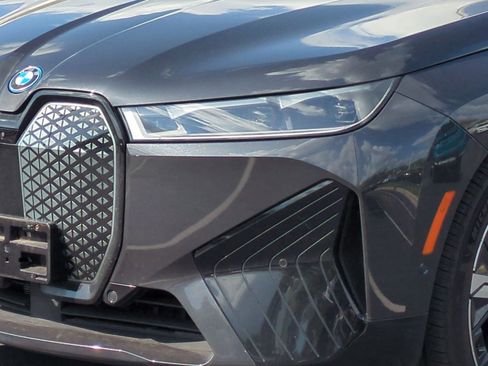 Certified 2023 BMW iX xDrive50 w/ Premium Package image 5