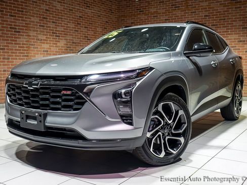 Certified 2025 Chevrolet Trax RS w/ Sunroof Package image 2