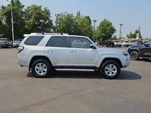 Used 2016 Toyota 4Runner SR5 AWD/4WD image 7