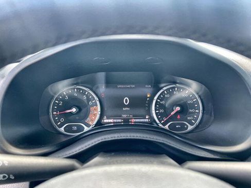 Used 2021 Jeep Renegade Latitude FWD image 12