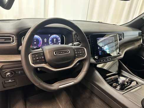 Used 2024 Jeep Wagoneer L Series III w/ Premium Group I AWD/4WD image 2