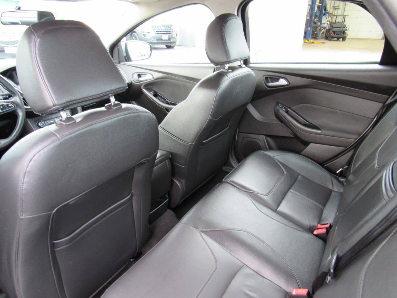 Used 2015 Ford Focus SE w/ Equipment Group 201A FWD image 35
