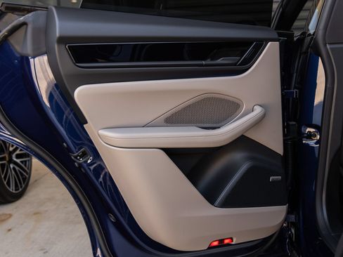 New 2025 Porsche Macan Electric RWD image 32