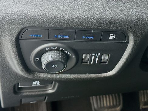 Used 2023 Jeep Grand Cherokee 4WD 4xe image 16
