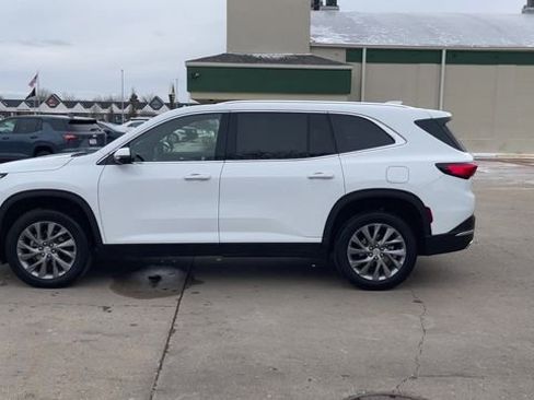 Used 2025 Buick Enclave Preferred FWD image 5