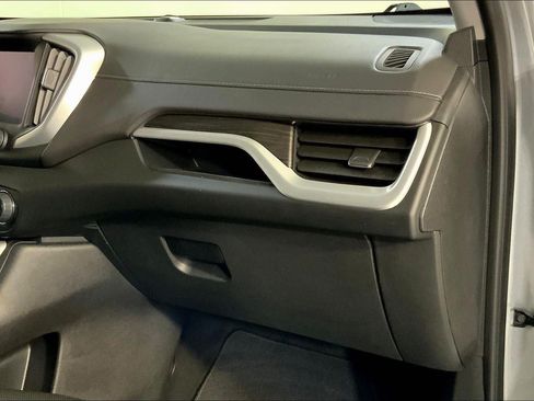 Used 2023 GMC Terrain SLT AWD/4WD image 17