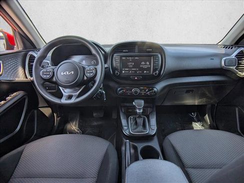 Used 2024 Kia Soul LX w/ Option Group 015 FWD image 17
