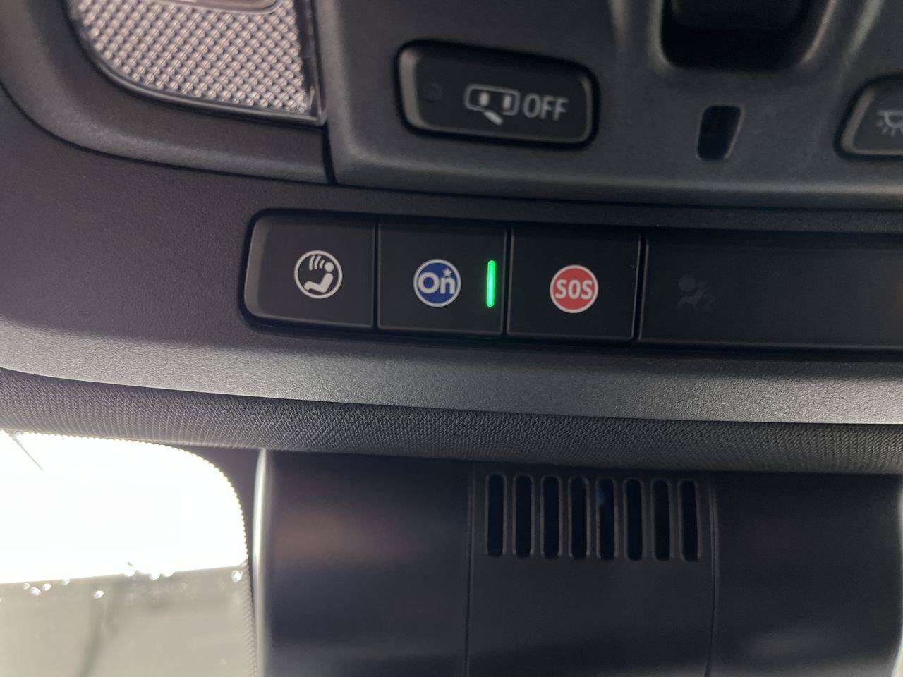 Certified 2025 GMC Sierra 1500 AT4 w/ Technology Package AWD/4WD image 30