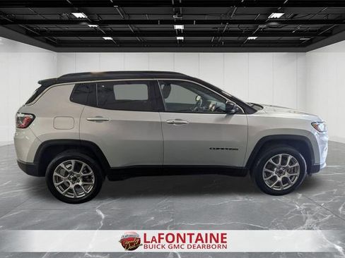 Used 2025 Jeep Compass Limited AWD/4WD image 6