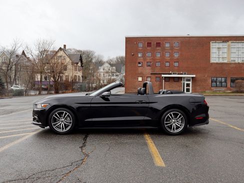 Used 2015 Ford Mustang Premium image 38