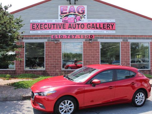 Used 2018 MAZDA MAZDA3 Sport FWD image 1
