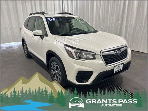 Used 2019 Subaru Forester Premium AWD/4WD image 1